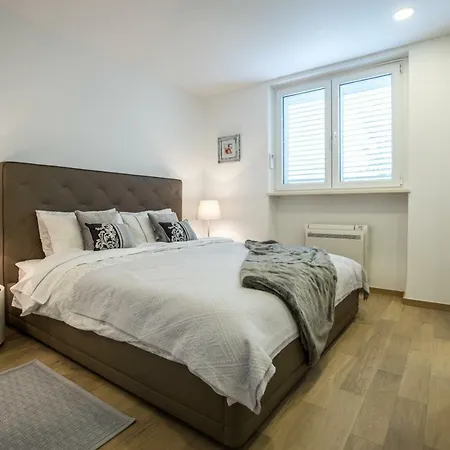 アパート Spacious Modern Close To The ドゥブロブニク